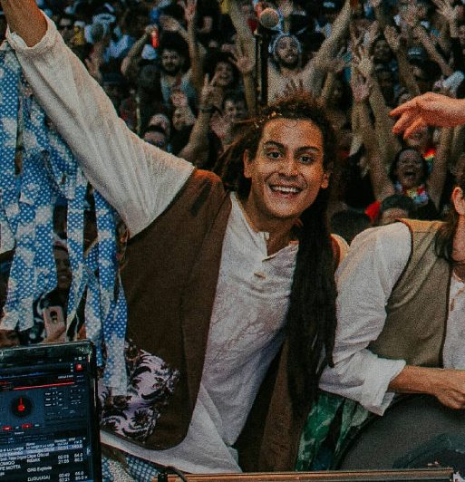 Pedro com público em apresentação de cortejo